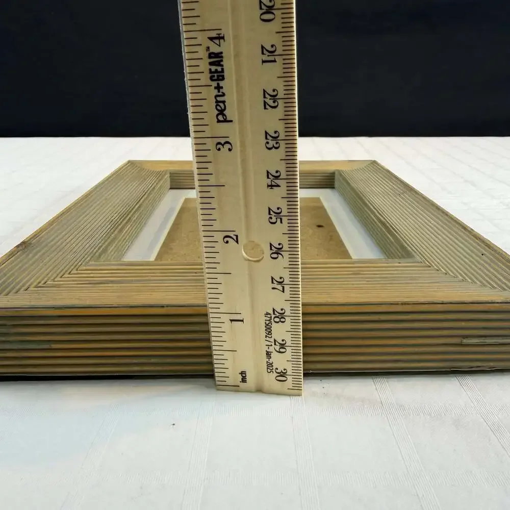 Wilton Industries Ribbed Barnwood Frame 5x7*